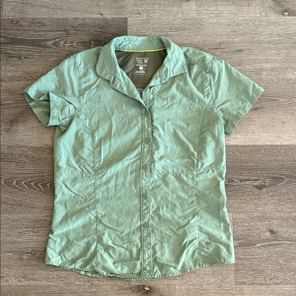 Mountain HardWear women’s button up top, size 6